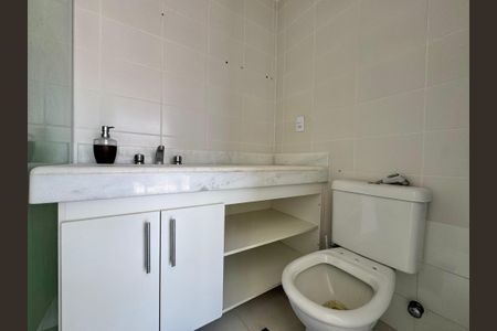 Casa de condomínio para alugar com 200m², 4 quartos e 2 vagas Casa de condomínio para alugar com 200m², 4 quartos e 2 vagasSuíte 3 - Banheiro