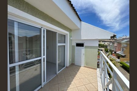 Casa de condomínio para alugar com 200m², 4 quartos e 2 vagas Casa de condomínio para alugar com 200m², 4 quartos e 2 vagasSuíte 3 - Varanda