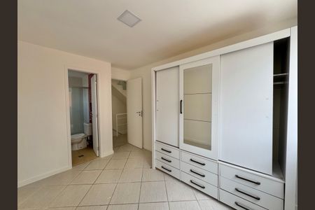 Casa de condomínio para alugar com 200m², 4 quartos e 2 vagas Casa de condomínio para alugar com 200m², 4 quartos e 2 vagasSuíte 2