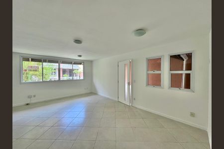 Casa de condomínio para alugar com 200m², 4 quartos e 2 vagas Casa de condomínio para alugar com 200m², 4 quartos e 2 vagasSala