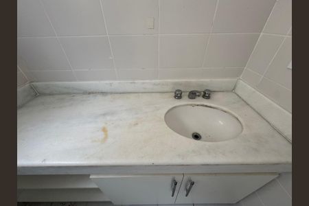 Casa de condomínio para alugar com 200m², 4 quartos e 2 vagas Casa de condomínio para alugar com 200m², 4 quartos e 2 vagasSuíte 1 - Banheiro