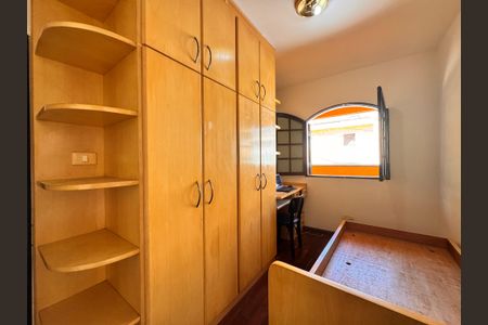 Casa para alugar com 350m², 3 quartos e 3 vagas Casa para alugar com 350m², 3 quartos e 3 vagasQuarto 3