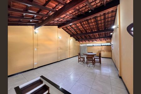 Casa para alugar com 350m², 3 quartos e 3 vagas Casa para alugar com 350m², 3 quartos e 3 vagasSótão