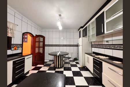 Casa para alugar com 350m², 3 quartos e 3 vagas Casa para alugar com 350m², 3 quartos e 3 vagasCozinha