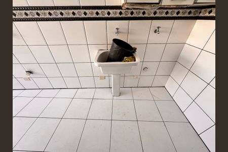 Casa para alugar com 350m², 3 quartos e 3 vagas Casa para alugar com 350m², 3 quartos e 3 vagasLavanderia