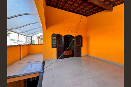 Casa para alugar com 350m², 3 quartos e 3 vagas Casa para alugar com 350m², 3 quartos e 3 vagasVaranda