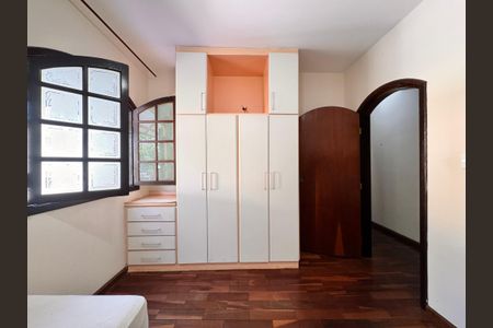 Casa para alugar com 350m², 3 quartos e 3 vagas Casa para alugar com 350m², 3 quartos e 3 vagasQuarto 1