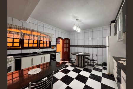 Casa para alugar com 350m², 3 quartos e 3 vagas Casa para alugar com 350m², 3 quartos e 3 vagasCozinha
