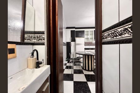 Casa para alugar com 350m², 3 quartos e 3 vagas Casa para alugar com 350m², 3 quartos e 3 vagasBanheiro