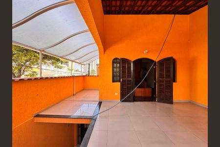Casa para alugar com 350m², 3 quartos e 3 vagas Casa para alugar com 350m², 3 quartos e 3 vagasVaranda
