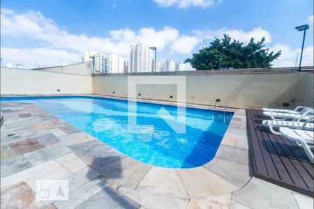 Apartamento à venda com 210m², 3 quartos e 3 vagas Apartamento à venda com 210m², 3 quartos e 3 vagasÁrea comum - Piscina