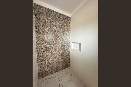 Casa à venda com 260m², 3 quartos e 5 vagasBanheiro da suíte 1