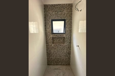 Casa à venda com 260m², 3 quartos e 5 vagasBanheiro da suíte 2