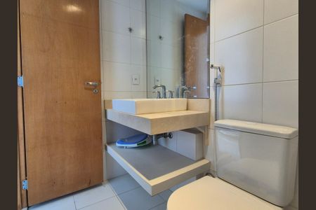 Apartamento para alugar com 220m², 3 quartos e 2 vagasBanheiro social 2