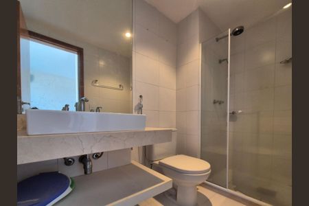 Apartamento para alugar com 220m², 3 quartos e 2 vagasBanheiro social 2