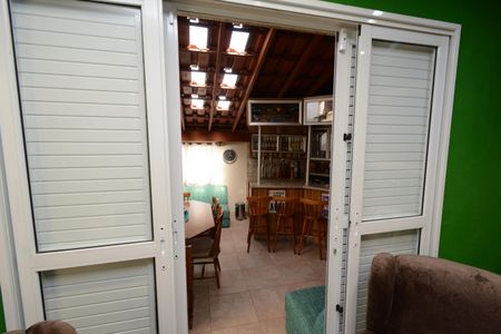 Casa à venda com 220m², 3 quartos e 2 vagasSala