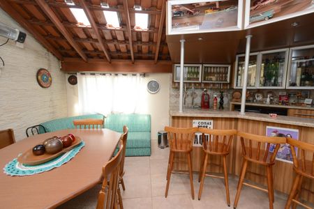 Casa à venda com 220m², 3 quartos e 2 vagasVaranda gourmet