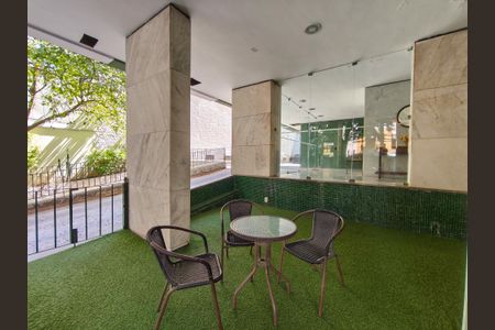 Apartamento à venda com 90m², 2 quartos e 1 vaga Apartamento à venda com 90m², 2 quartos e 1 vagaFachada e portaria