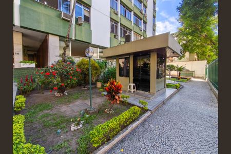 Apartamento à venda com 90m², 2 quartos e 1 vaga Apartamento à venda com 90m², 2 quartos e 1 vagaFachada e portaria