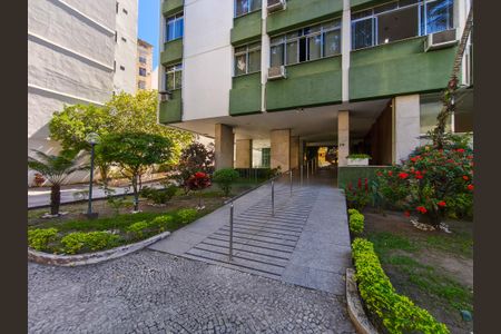 Apartamento à venda com 90m², 2 quartos e 1 vaga Apartamento à venda com 90m², 2 quartos e 1 vagaFachada e portaria