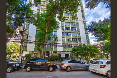 Apartamento à venda com 90m², 2 quartos e 1 vaga Apartamento à venda com 90m², 2 quartos e 1 vagaFachada e portaria