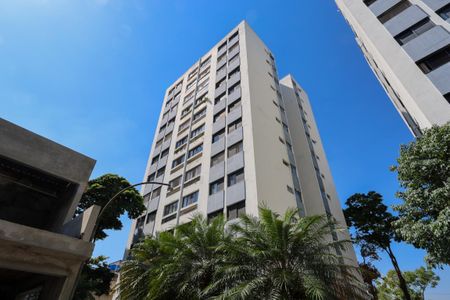 Apartamento à venda com 68m², 2 quartos e 1 vaga Apartamento à venda com 68m², 2 quartos e 1 vagaFachada do bloco