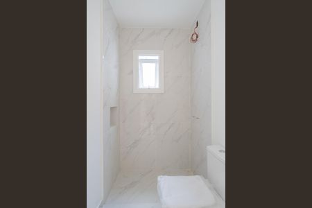 Casa de condomínio à venda com 63m², 2 quartos e 1 vaga Casa de condomínio à venda com 63m², 2 quartos e 1 vagaBanheiro da Suíte