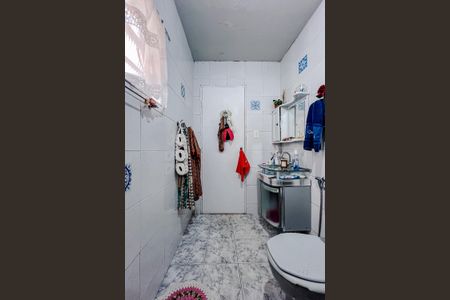 Casa à venda com 170m², 3 quartos e 2 vagasBanheiro