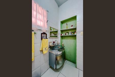 Casa à venda com 170m², 3 quartos e 2 vagasBanheiro