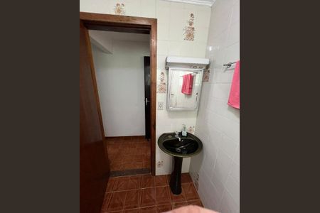 Casa à venda com 163m², 2 quartos e 2 vagas Casa à venda com 163m², 2 quartos e 2 vagasBanheiro