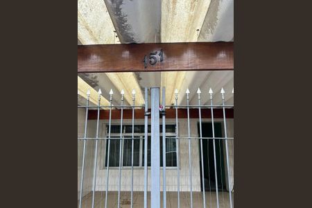 Casa à venda com 163m², 2 quartos e 2 vagas Casa à venda com 163m², 2 quartos e 2 vagasFachada