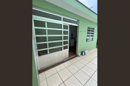 Casa à venda com 163m², 2 quartos e 2 vagas Casa à venda com 163m², 2 quartos e 2 vagasÁrea Externa