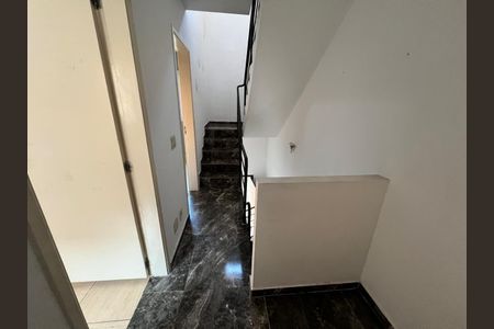 Casa de condomínio à venda com 130m², 3 quartos e 2 vagas