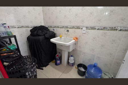 Casa à venda com 213m², 3 quartos e 7 vagas Casa à venda com 213m², 3 quartos e 7 vagasLavanderia