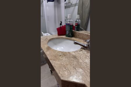 Casa à venda com 213m², 3 quartos e 7 vagas Casa à venda com 213m², 3 quartos e 7 vagasBanheiro/Quarto 1