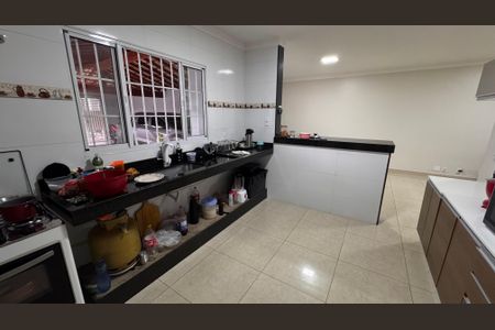 Casa à venda com 213m², 3 quartos e 7 vagas Casa à venda com 213m², 3 quartos e 7 vagasCozinha