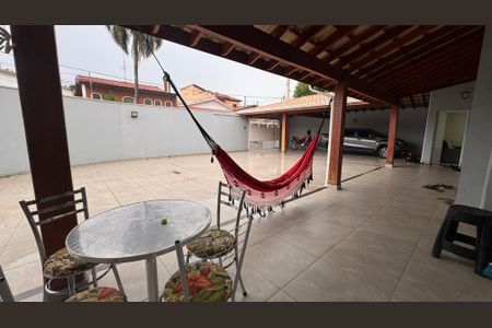 Casa à venda com 213m², 3 quartos e 7 vagas Casa à venda com 213m², 3 quartos e 7 vagasÁrea comum