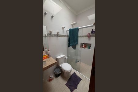 Casa à venda com 213m², 3 quartos e 7 vagas Casa à venda com 213m², 3 quartos e 7 vagasBanheiro Social