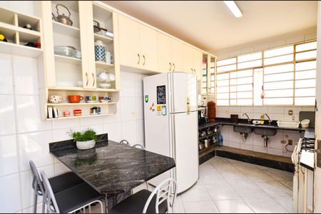 Casa para alugar com 314m², 7 quartos e 4 vagasCozinha