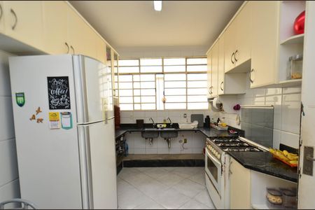Casa para alugar com 314m², 7 quartos e 4 vagasCozinha