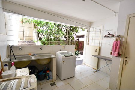 Casa para alugar com 314m², 7 quartos e 4 vagasArea serviço