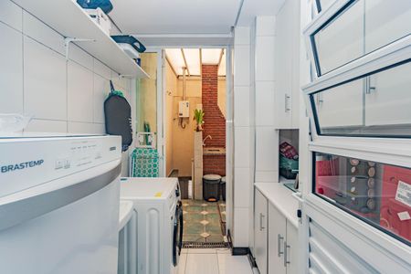 Casa à venda com 220m², 3 quartos e 2 vagas Casa à venda com 220m², 3 quartos e 2 vagasÁrea de Serviço