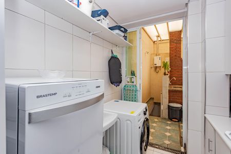 Casa à venda com 220m², 3 quartos e 2 vagas Casa à venda com 220m², 3 quartos e 2 vagasÁrea de Serviço