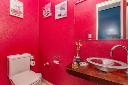 Casa à venda com 220m², 3 quartos e 2 vagas Casa à venda com 220m², 3 quartos e 2 vagasLavabo