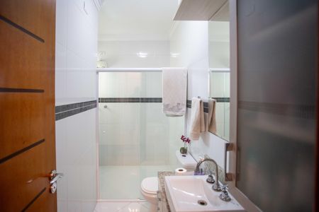 Casa à venda com 237m², 4 quartos e 5 vagasBanheiro da Suíte 1