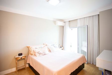 Casa à venda com 237m², 4 quartos e 5 vagasQuarto Suite 1