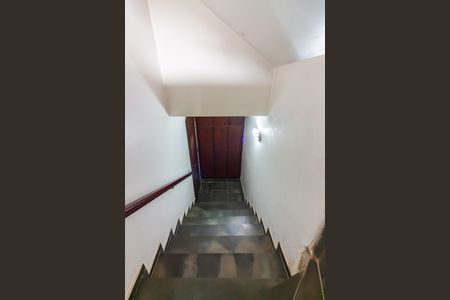 Casa à venda com 300m², 3 quartos e 6 vagas Casa à venda com 300m², 3 quartos e 6 vagasEscada