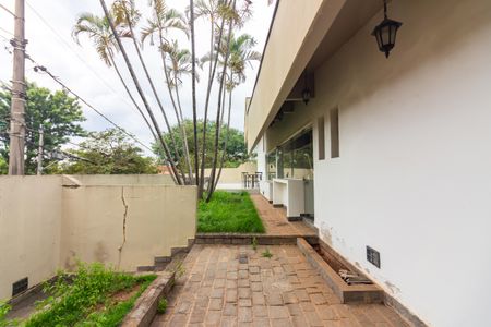 Casa à venda com 300m², 3 quartos e 6 vagas Casa à venda com 300m², 3 quartos e 6 vagasQuintal