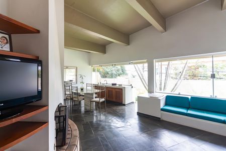 Casa à venda com 300m², 3 quartos e 6 vagas Casa à venda com 300m², 3 quartos e 6 vagasSala