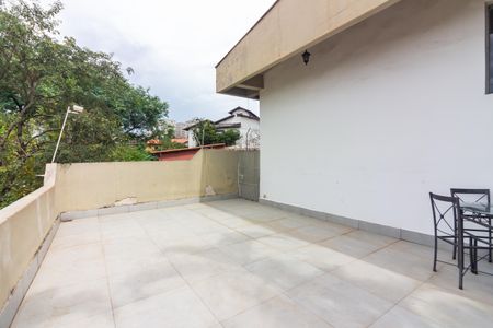 Casa à venda com 300m², 3 quartos e 6 vagas Casa à venda com 300m², 3 quartos e 6 vagasQuintal